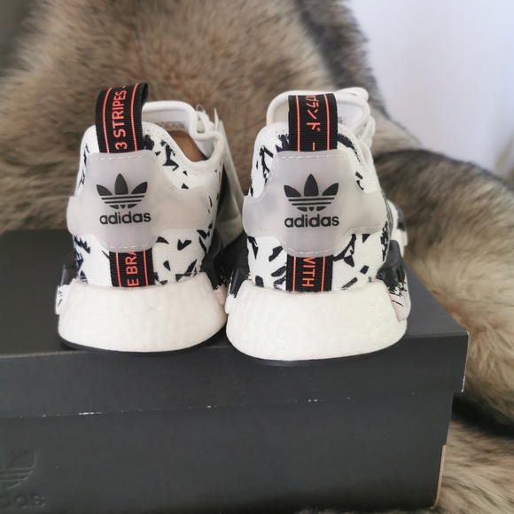 LAST ONE ❤️ADIDAS NMD_R1 WHITE BLACK GRAFFITI SHO… - Picture 3 of 5